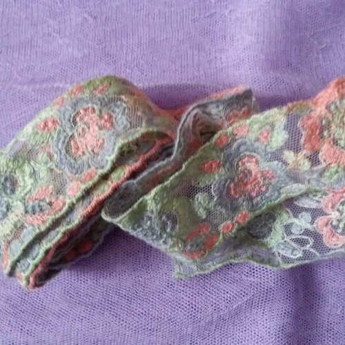 1,85 m de dentelle fleurie rose, bleue, verte - 3,5 cm de largeur