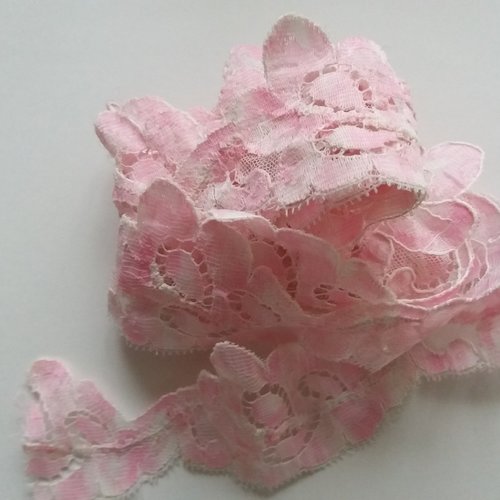 1,70 m dentelle rose et blanche - entre 2 et 5 cm (partie la plus haute) - travaux textiles, couture, customisation, décoration