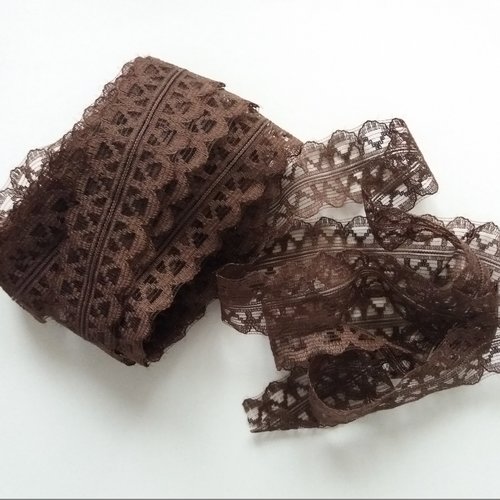 1 m dentelle marron, fine, environ 2,5 cm de largeur - vendue au mètre