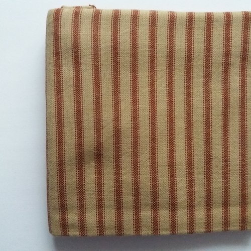 Tissu en coton beige avec rayures grenat, esprit "country" - 75 cm x 55 cm - travaux textiles, patchwork, cartonnage, customisation