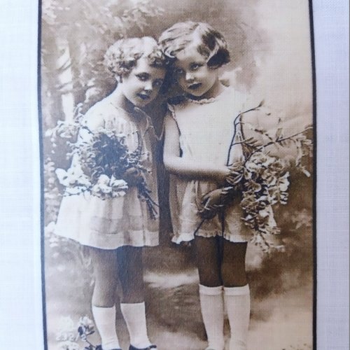 Transfert rétro enfants, 2 fillettes avec fleurs, créations textiles, customisation, collages,mixed-media,  tous loisirs créatifs