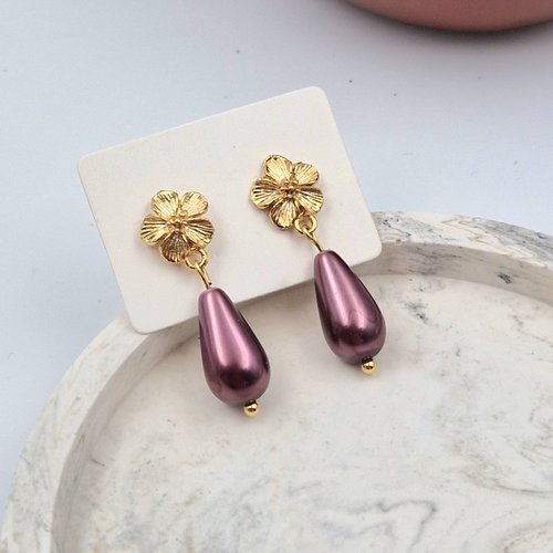 Boucles d'oreilles fleur et perle nacrée couleur grenat type clou