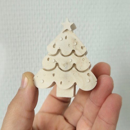 Petit sapin figurine en jesmonite
