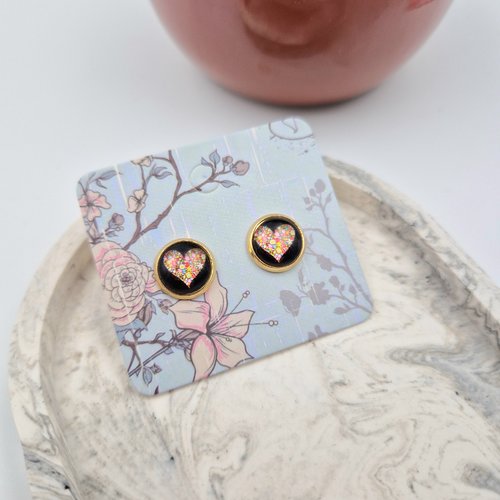 Petite boucle d'oreille coeur rouage