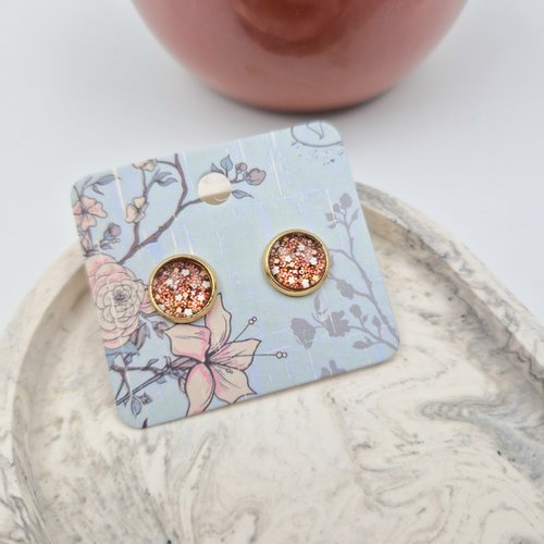 Petite boucle d'oreille fleuri