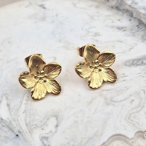 Petites boucles d'oreilles fleur
