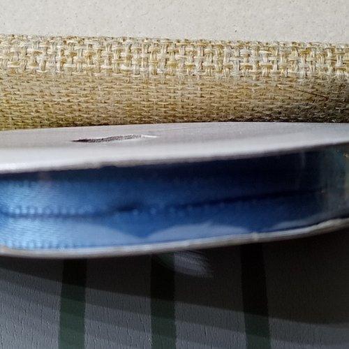 Bobine de ruban 3 mm  de satin bleu