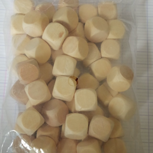 Lot de 50 cubes en bois