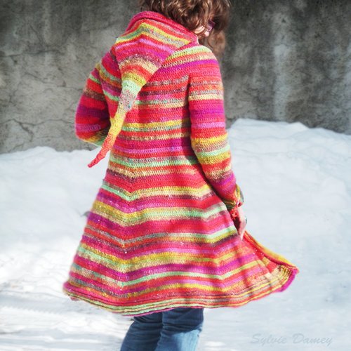 Patron crochet pour manteau femme à capuche open spaces Patron crochet pour manteau femme à capuche open spaces