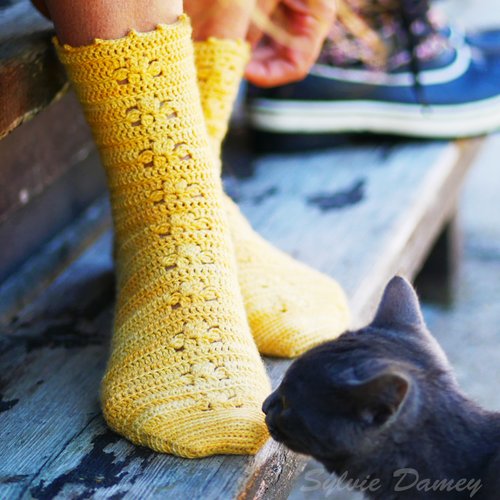 Patron crochet chaussettes femme "marguerites" - tutoriel de bas en pdf