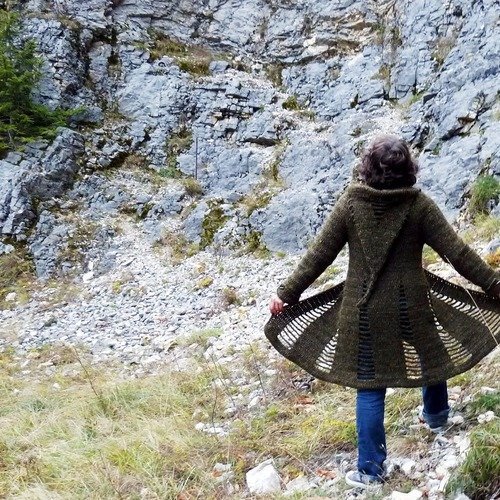 Patron crochet pour manteau femme à capuche open spaces Patron crochet pour manteau femme à capuche open spaces