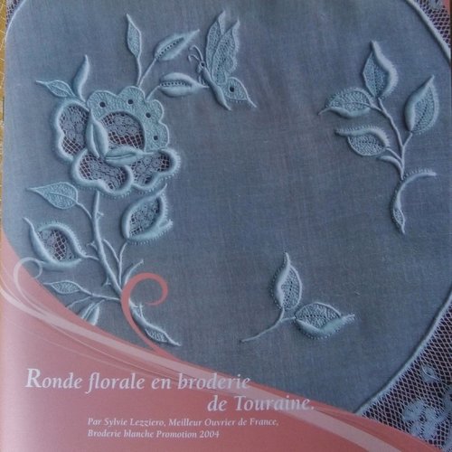 Ronde florale en broderie de touraine kit (français)