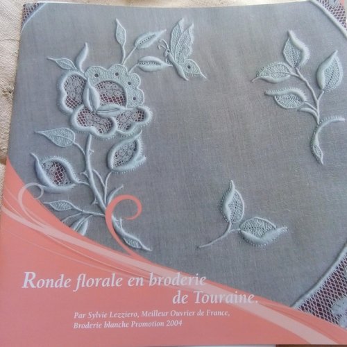 Kit english version de : ronde florale en broderie de touraine.
