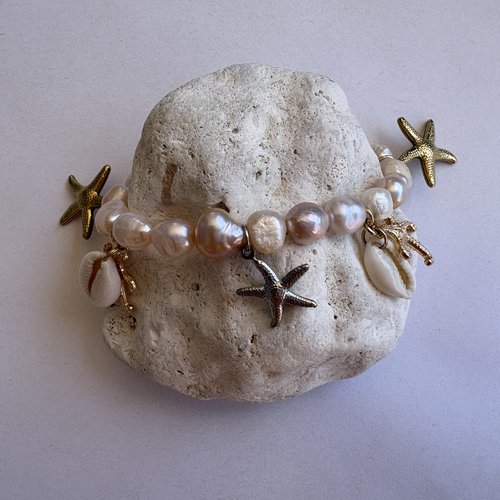 Bracelet capri avec perles d eau douce et pendentif doré