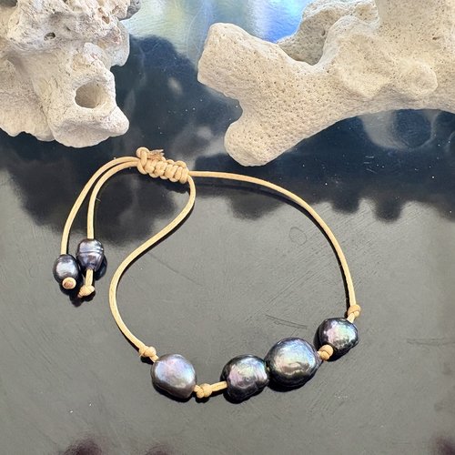 Bracelet avec perles d’eau douces noires