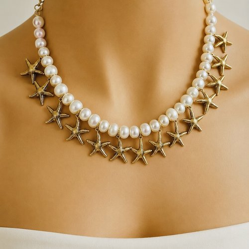 Collier d’été,ras du cou, perles de culture blanche et charms doré
