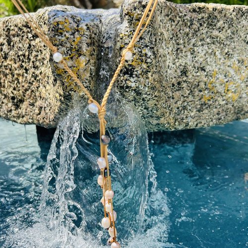 Collier avec cascade de perles d’eau douce