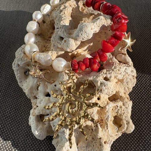 Bracelet avec corail et perles pendentif soleil