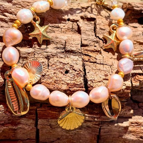 Bracelet capri avec perles d eau douce et pendentif doré