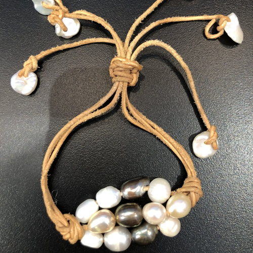 Bracelet multirangs avec perles d’eau douces