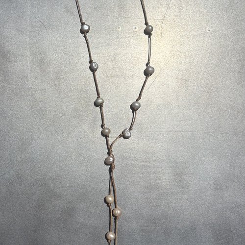 Collier sautoir de perles d’eau douce