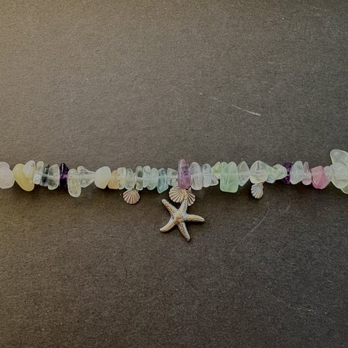 Bracelet d’été bleu avec charms étoiles de mer et coquillages