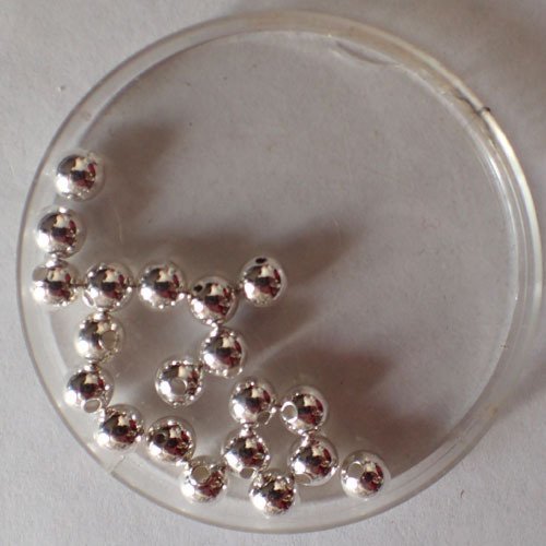 Perles en métal argenté 6 mm x 20