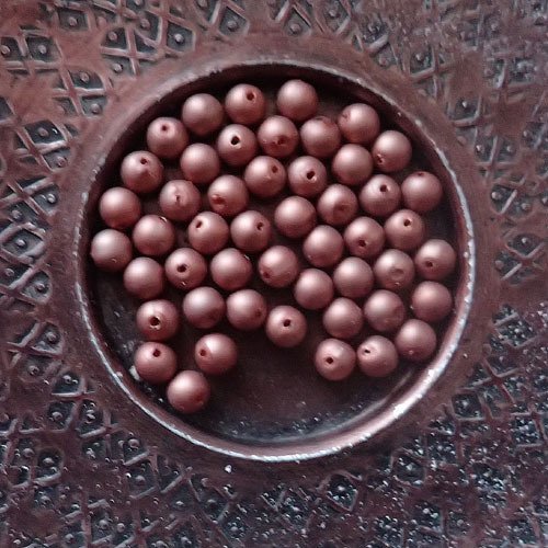 Perles en synthétiques marron irisé 4mm et 6mm