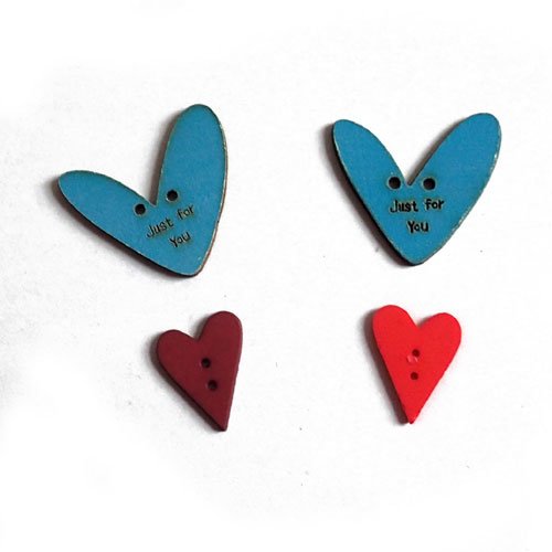 Boutons coeurs bleus et rouges x 4