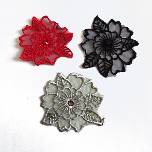 Fleurs brodées tulle et strass fleur grise rouge et noire x3