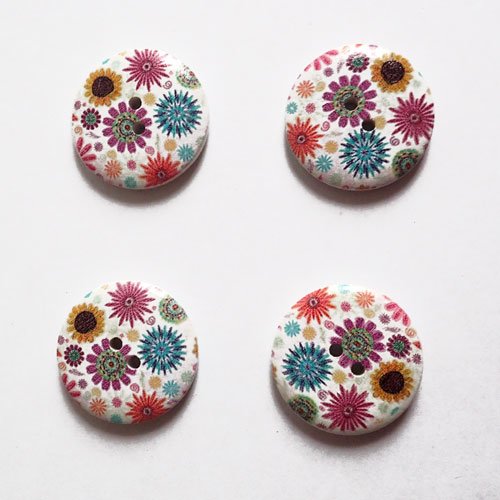 Boutons en bois multicolores x 4