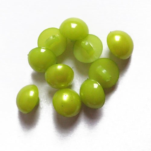 Boutons demi perle vert nacré x 10