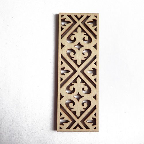 Embellissement bois rectangle à coeur fleur de lys