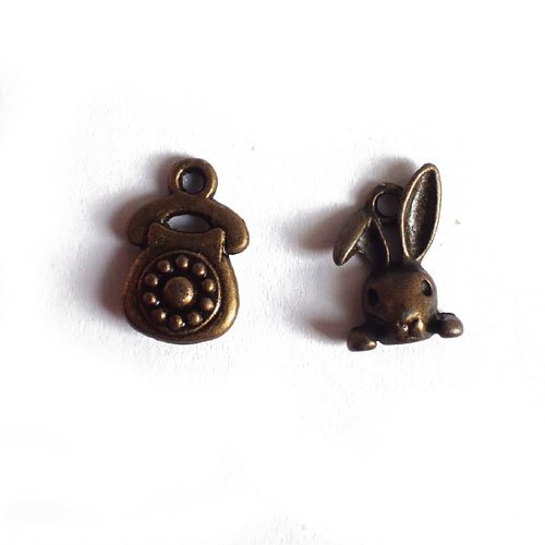 Breloques lapin et téléphone en métal bronze x 2