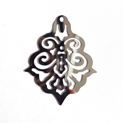 Breloque estampe argentée forme d'arabesques