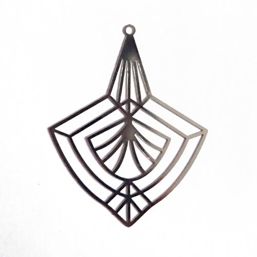 Breloque estampe argentée forme d'arabesques