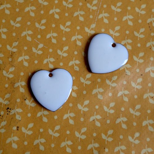 Breloques sequins émail coeur blanc 1,5 cm x2