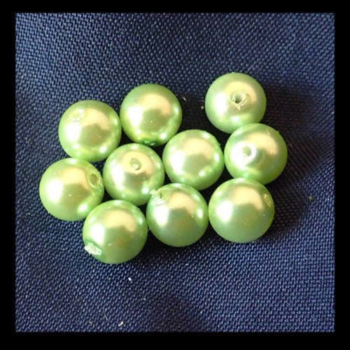 Perles nacrées vert clair 6 mm x 20