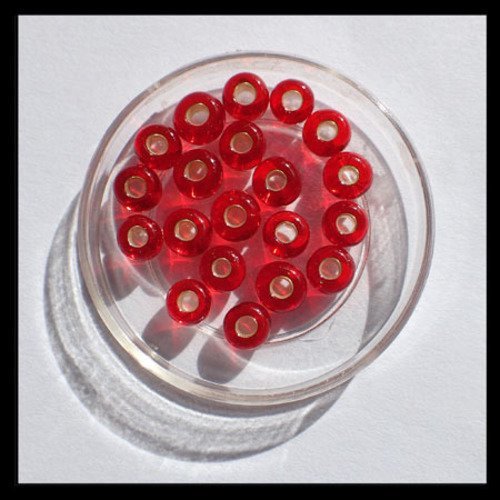 Perles indiennes rouge vif x 50