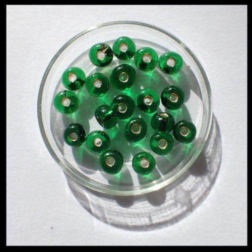 Perles indiennes vert foncé x 50