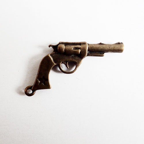 Breloque pistolet en métal bronze