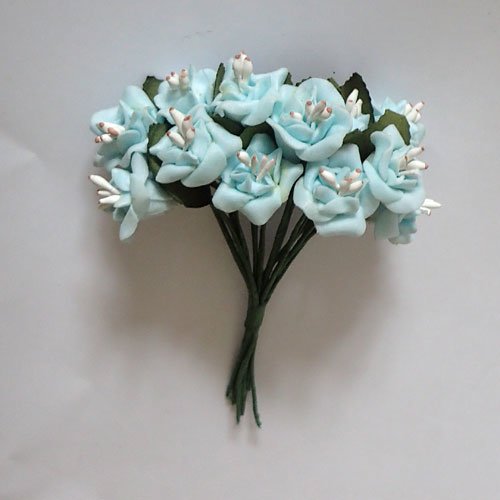 Fleurs bleues en papier et mousse  12