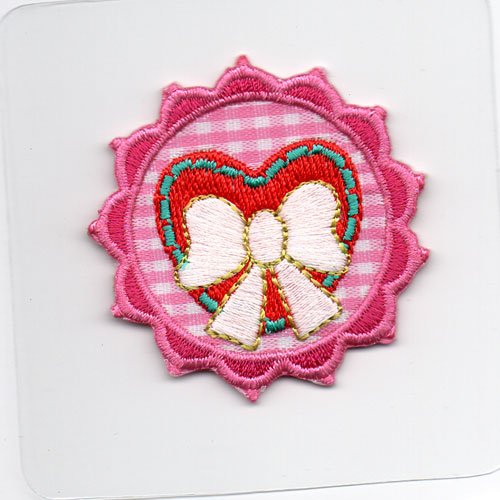 Thermocollant noeud papillon dans rond rose
