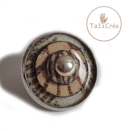 Pin's ronds superposés en sables avec strass