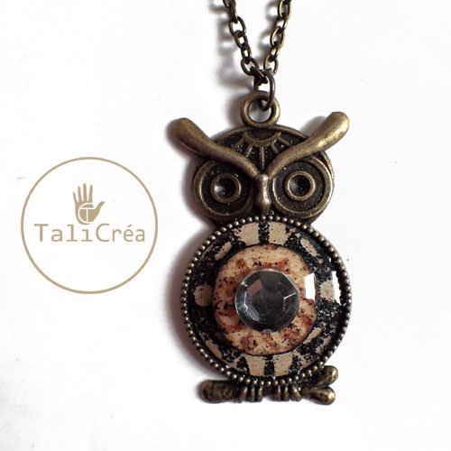 Collier chouette bronze avec motifs ronds superposés et strass