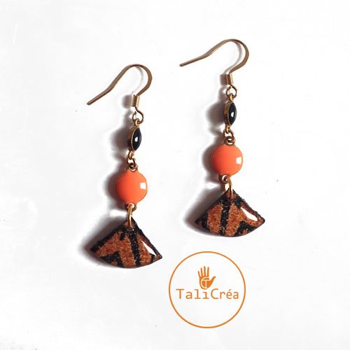 Boucles d'oreilles triangles en sables orange et noir