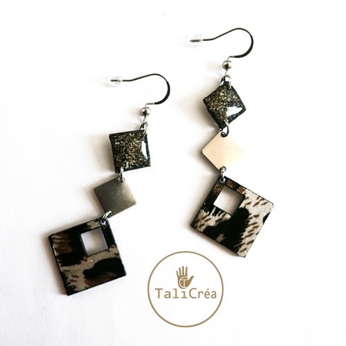Boucles d'oreilles carrés noirs et breloques