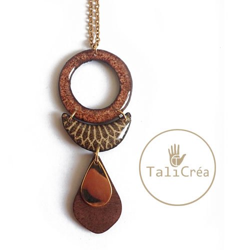 Collier anneau sable rouge avec graphisme marron et jaune bois et acier doré