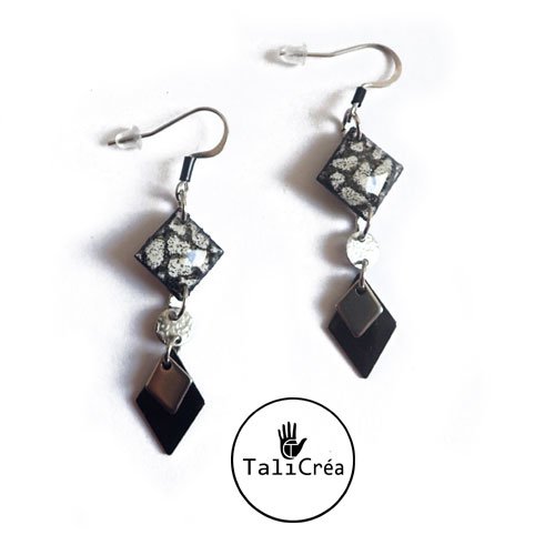 Boucles d'oreilles sable noir et blanc sur acier argenté