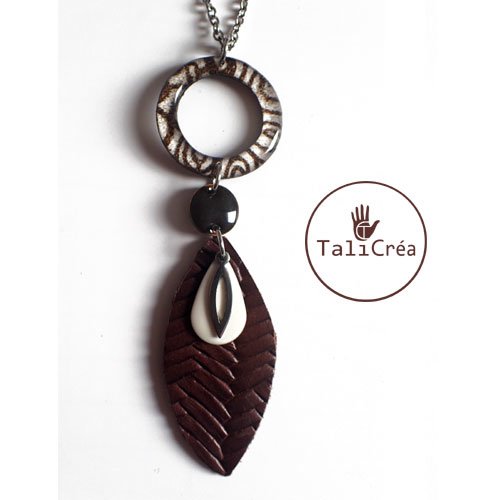 Collier anneau de sables marron et blanc avec feuille de cuir et émail